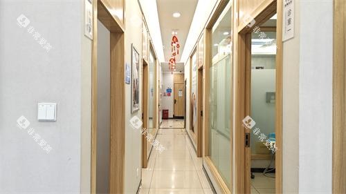 昆明长鹏口腔（香樟店）走廊