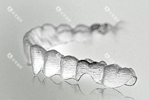 隐适美实物示意图 隐适美实物示意图