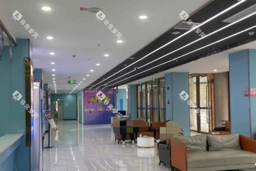 阿克苏苏和口腔医院大厅休息区 阿克苏苏和口腔医院大厅休息区