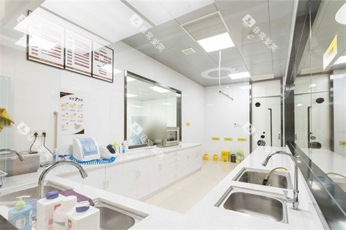 宁波牙博士口腔海曙店技工室