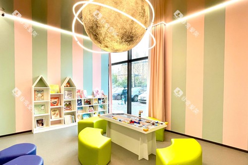 南京牙博士口腔新街口店娱乐区图
