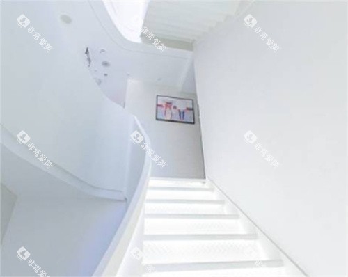 成都橙奕口腔旋转楼梯环境