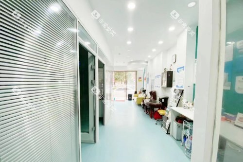 哈尔滨鲸鱼口腔门诊部过道 哈尔滨鲸鱼口腔门诊部过道