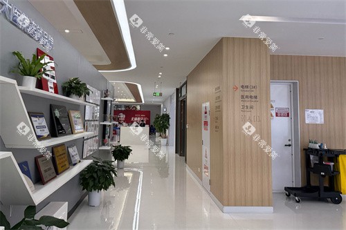 成都西 南口腔医院走廊环境
