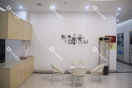 湛江市珠江口腔医院休息区