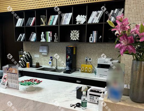 上海薇琳伯曼口腔前台 (2) 上海薇琳伯曼口腔前台 (2)