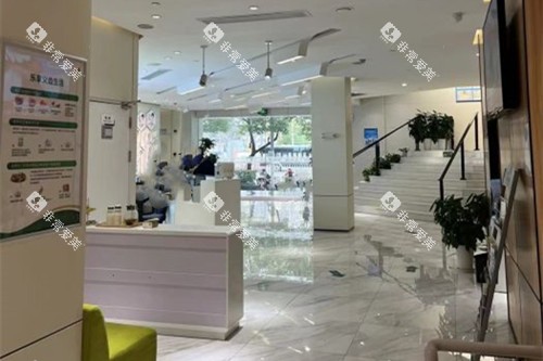 上海博厚口腔内部大厅环境