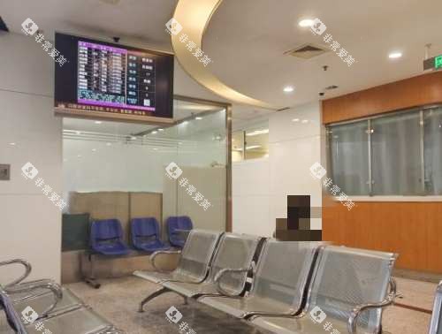 北京大学口腔医院等候区 北京大学口腔医院等候区