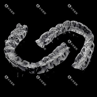 一副隐形矫正器