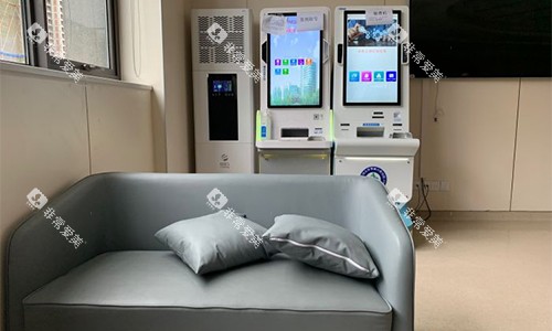 成都华西口腔锦江门诊等待区环境