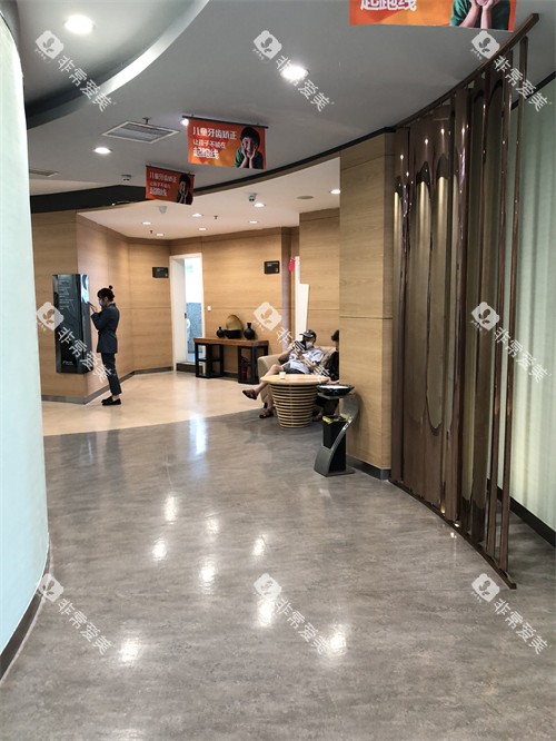 成都极光口腔锦江区走廊环境