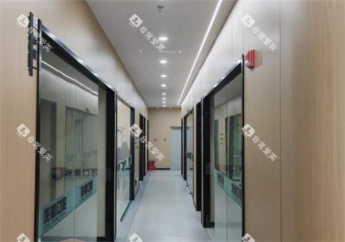 太原龙橙口腔走廊环境 太原龙橙口腔走廊环境