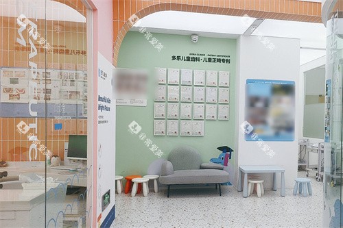 重庆多乐儿童口腔万象门诊环境