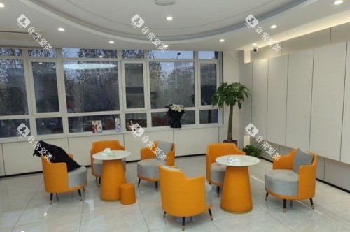 莱西泉云口腔医院候诊区 莱西泉云口腔医院候诊区