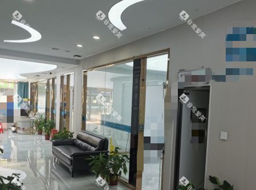 武汉华硕口腔内部过道环境 武汉华硕口腔内部过道环境