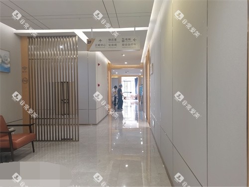 昆明美奥口腔医院走廊环境图