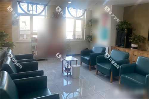 呼和浩特优洁口腔门诊部休息区环境照