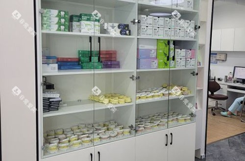 重庆德贝口腔牙齿模型展示图