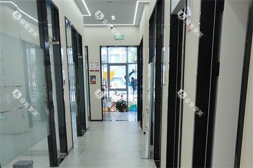 宁波鄞州东钱湖口腔医院走廊环境