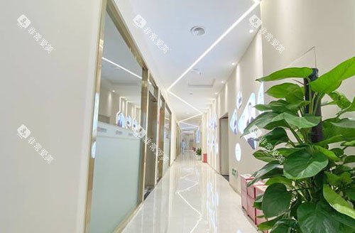 重庆乐乐欣口腔走廊环境实拍图