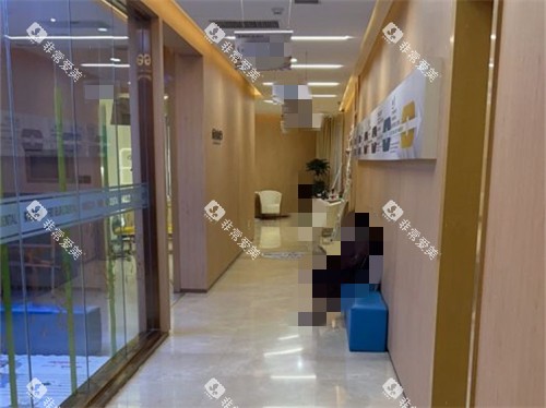 西安弗莱堡口腔诊疗区走廊环境