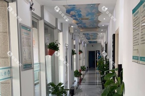 武汉晴川立康口腔光谷店走廊环境 武汉晴川立康口腔光谷店走廊环境