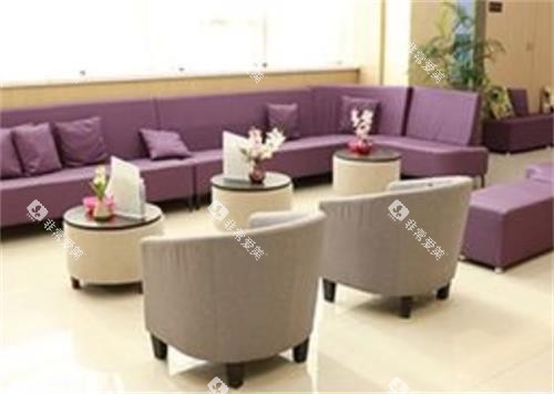 西安中诺口腔沙发区