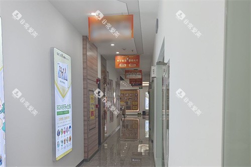 肇庆爱顿口腔大旺店走廊环境
