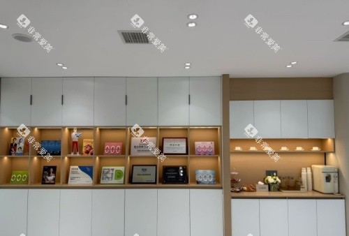 哈尔滨舒诺口腔展示柜示意图 哈尔滨舒诺口腔展示柜示意图