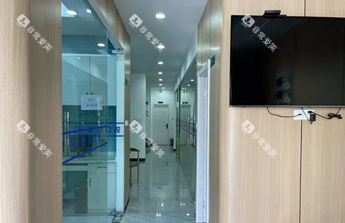 杭州皓泽口腔走廊环境实拍图