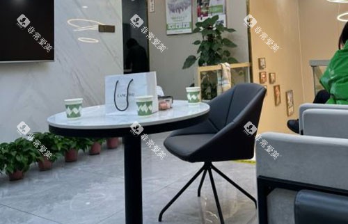 杭州九齿口腔看牙等候区