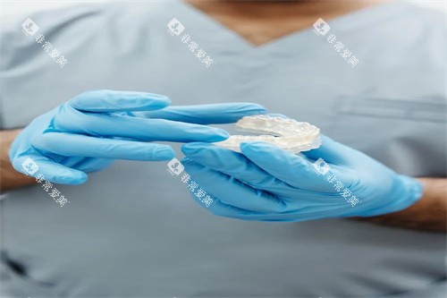 牙齿咬模后的模型