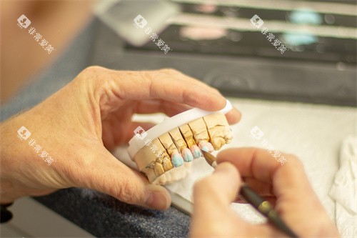牙齿治疗操作图