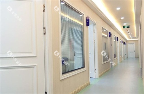 沈阳欢乐口腔医院走廊