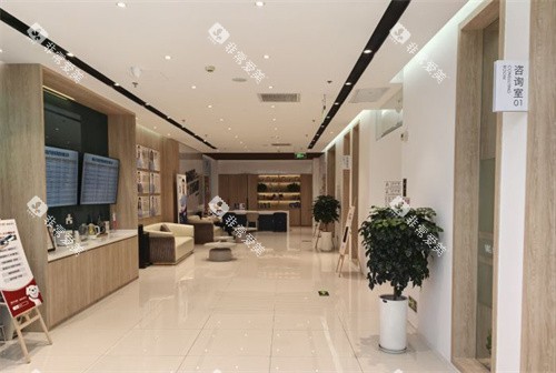 北京维乐口腔通州店走廊环境