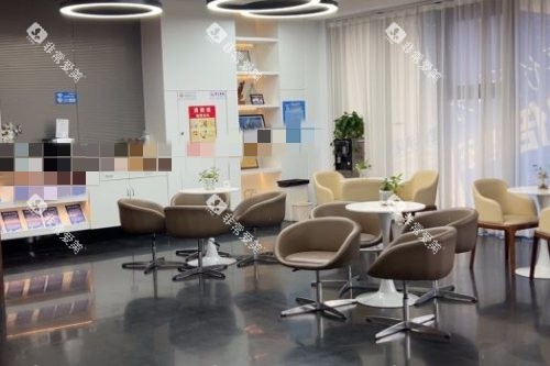 徐州医大鼎植口腔大厅休息区 徐州医大鼎植口腔大厅休息区