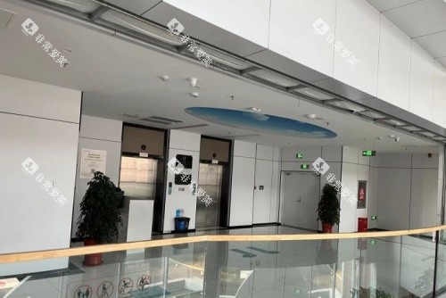 青岛宝岛吾同口腔电梯处示意图