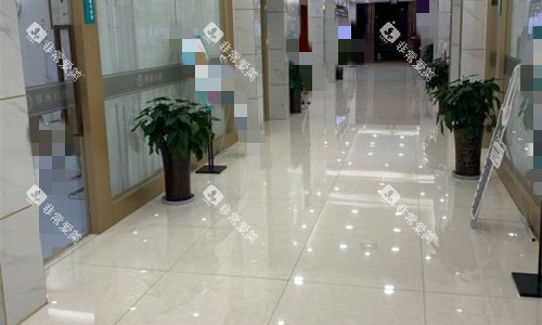 郑州德韩口腔诊室门口