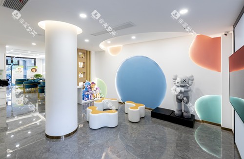 台州临海顶新口腔儿牙候诊区环境图