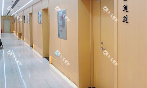 沈阳九诺口腔走廊诊室门口