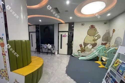 新密雅一生口腔候诊区
