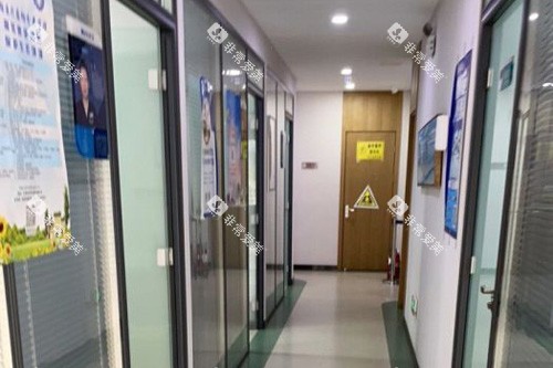 天津爱佳口腔走廊图